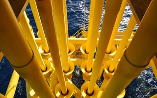 Petrolio, in rialzo oltre le attese le scorte settimanali USA