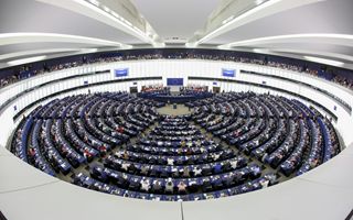 Bilancio UE, via libera all'aumento del 10% delle risorse per finanziare priorità UE