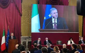 Visco riporta l'attenzione sulle riforme e vede con favore un bilancio comune UE Visco riporta l'attenzione sulle riforme e vede con favore un bilancio comune UE
