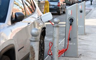 Carburanti in aumento: cresce l'interesse per le auto elettriche usate