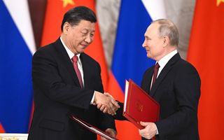 Cina e Russia, Xi e Putin rafforzano legami militari ed economici