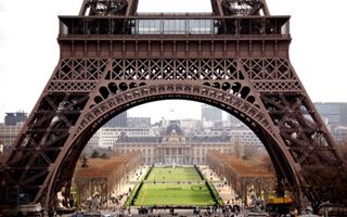 Francia, ecco la nuova manovra che tassa società e super ricchi