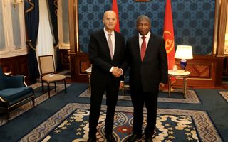 Eni: il presidente dell'Angola incontra Descalzi