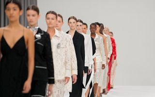 Dubai Fashion Week, Le Twins debutta con la collezione SS26