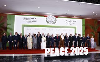 Gaza, firmato l'accordo per il cessate il fuoco. Trump: "Ora pace durevole"