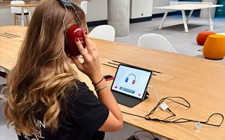 Prevenzione uditiva, Amplifon e Università Liuc : test rapidi agli studenti con audiometro digitale