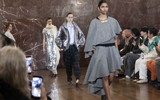 Lusso in crescita: titoli +2 % nel 2025, margini stabili e prospettive di rialzo per il 2026