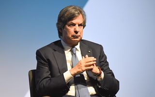 Intesa Sanpaolo lancia un piano di riduzione costi da 1,5 miliardi di euro: un modello unico in Europa