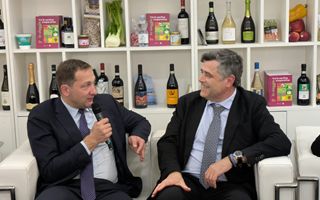 Vinitaly, Hansen allo stand di Legacoop Agroalimentare: 
