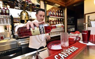 Campari in pole nel FTSE MIB, assist da analisti