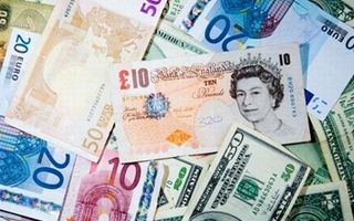 Sterlina sotto pressione, l’inflazione cala a sorpresa