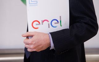 Enel si spegne: esce dalla Conviction List di Goldman Sachs