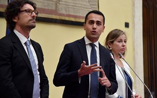 Governo, Di Maio: ci sono voluti 80 giorni ma finalmente nasce la terza Repubblica