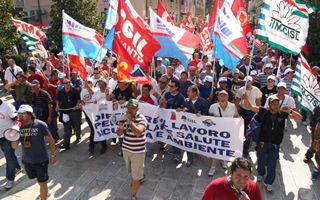 http://images.teleborsa.it/t/stabile/Ilvamanifestazione.t.W320.H200.M4.jpg
