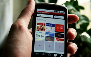 Boom di Internet sui cellulari: il web batte gli sms