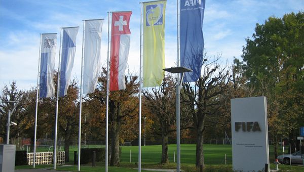 FIFA sotto tiro. Un blitz in Svizzera porta all'arresto di 10 dirigenti