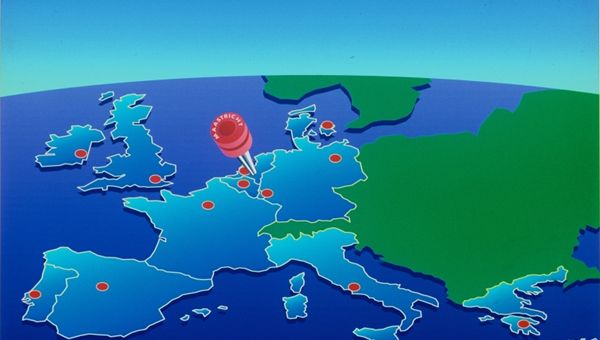 Eurozona divisa in due: cresce manifattura, anello debole il terziario