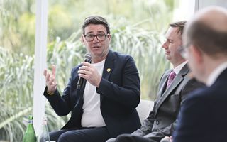 Burnham rassicura sui conti, ma i gilts scendono: i mercati temono maggiore debito pubblico