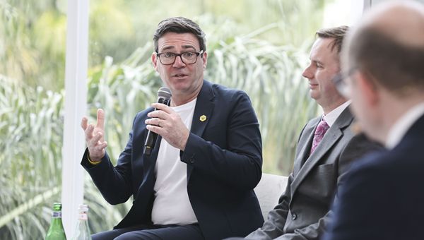 Burnham rassicura sui conti, ma i gilts scendono: i mercati temono maggiore debito pubblico
