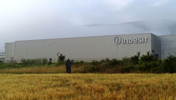 Scoppia il caso Whirlpool. Braccio di ferro con il Ministero sugli esuberi