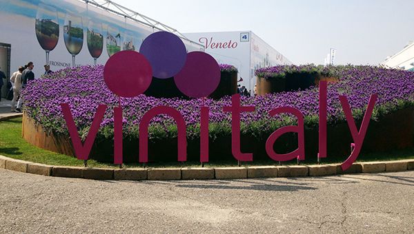 Su il sipario a Veronafiere, parte Vinitaly: Verona capitale mondiale del vino