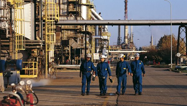 ENI, firmato l'accordo per potenziamento Porto Rifugio di Gela