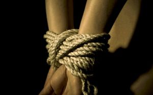 Femminicidio: basta a discriminazioni e violenze contro la donna "in quanto donna".