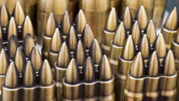 Smith & Wesson, volano i ricavi su crescita domanda armi da fuoco