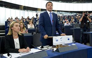 Al Parlamento europeo, Renzi ha detto che bisogna guardare al futuro.