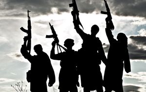 Scontro a Quattro, tra Vecchie élite, Militari, Occidente e Jihad