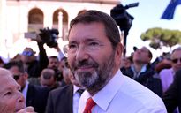 Lo vedi, ecco Marino...