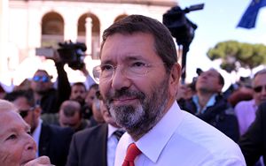 Non è la Sagra dell’uva, ma l’ennesimo inutile rogo