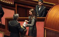 La Sen. Enza Blundo spiega la mozione di sfiducia presentata per il ministro Giannini