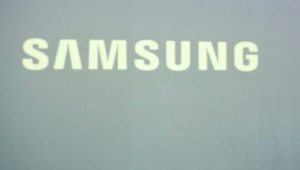 Samsung, primo smartphone pieghevole entro la fine dell'anno