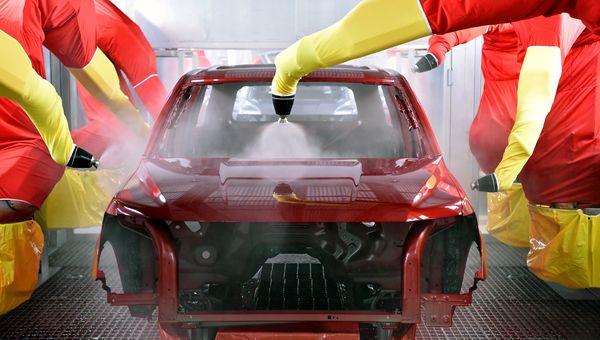 Ferrari scatta dopo i conti e Stellantis cerca la ripresa nonostante i downgrade