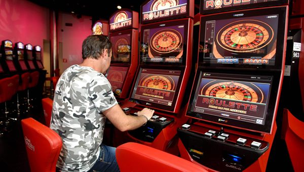 Giochi: raccolta a 165 miliardi (+4,8%), ma il gettito fiscale cala