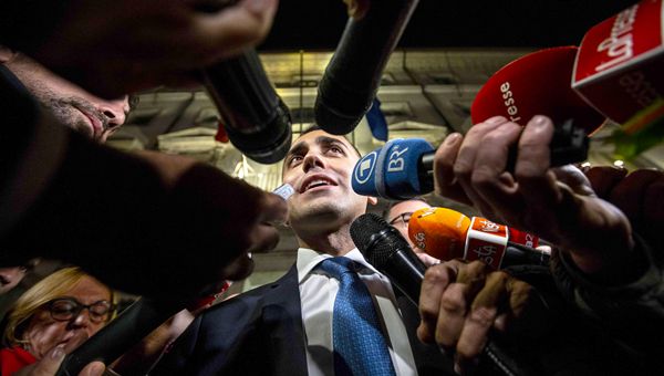 Nave Jonio, migranti sbarcano a Lampedusa. Sequestro della Finanza. Aperta inchiesta