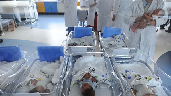 Manovra, congedo maternità: si può lavorare fino al nono mese