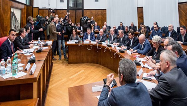 Ancora da scrivere il futuro di Alitalia e il tempo stringe