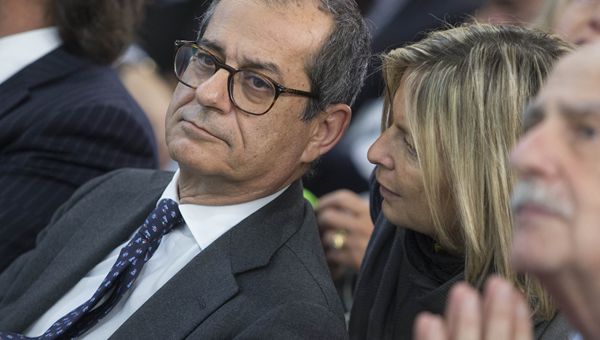 Tria: "Debito pubblico è pienamente sostenibile. No a manovra bis"