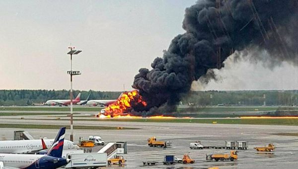 Mosca, almeno 41 morti nell'incendio di volo Aeroflot atterrato in emergenza