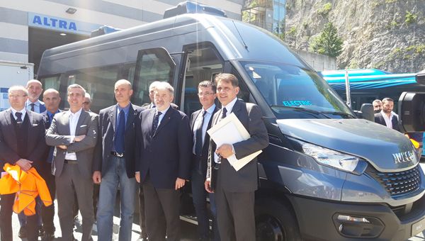 Autobus elettrici, incontro a Genova tra IVECO ALTRA e sindaco Bucci