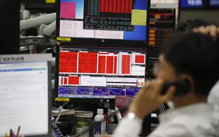 Vendite diffuse sui listini USA appesantiti da tech e greggio