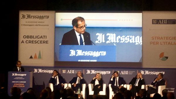 Tria: "Procedura UE va evitata. Deficit atteso al 2,1-2,2%"