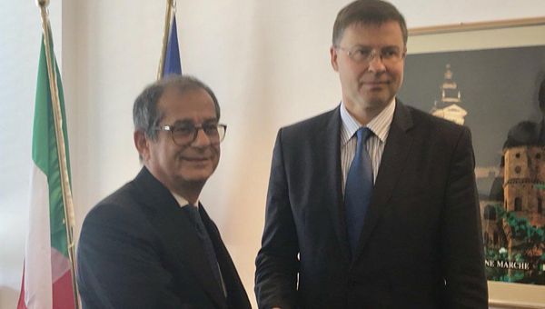 Dombrovskis: "Necessarie correzioni fiscali per l'Italia"