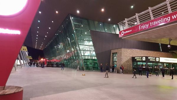 L’Albania lamenta troppi ritardi e cancellazioni nei voli