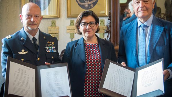 Difesa, firmati contratti manutenzione motori per 167 milioni di euro con Piaggio Aerospace