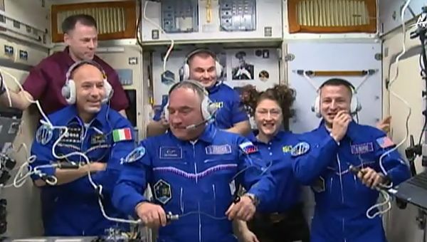 Prima giornata di Parmitano nello spazio a bordo di ISS