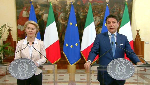 Migranti, von der Leyen: "Decisi a rivedere la Convenzione di Dublino"