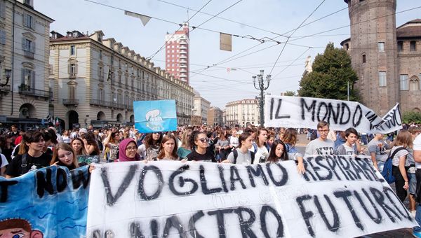 Friday For Future riporta milioni di giovani in piazza